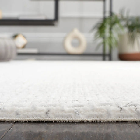 Safavieh Whisper 4'-0" x 6'-0" Rug in Light Grey / Ivory
