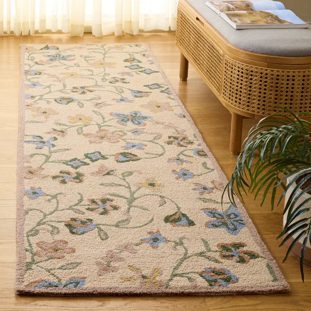 Safavieh Chelsea 2'-3" x 8'-0" Rug in Beige / Green