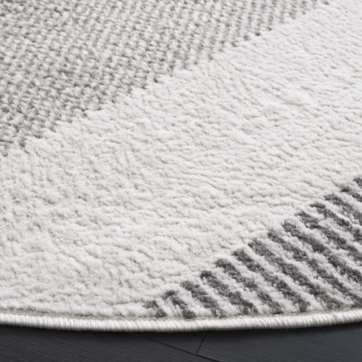 Safavieh Pyramid 6'-7" x 6'-7" Rug in Ivory / Grey