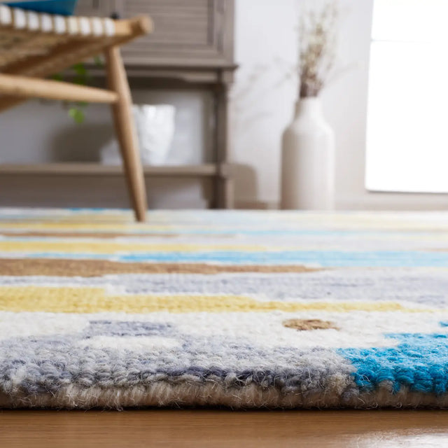 Safavieh Rodeo Drive 4'-0" x 6'-0" Rug in Blue / Ivory