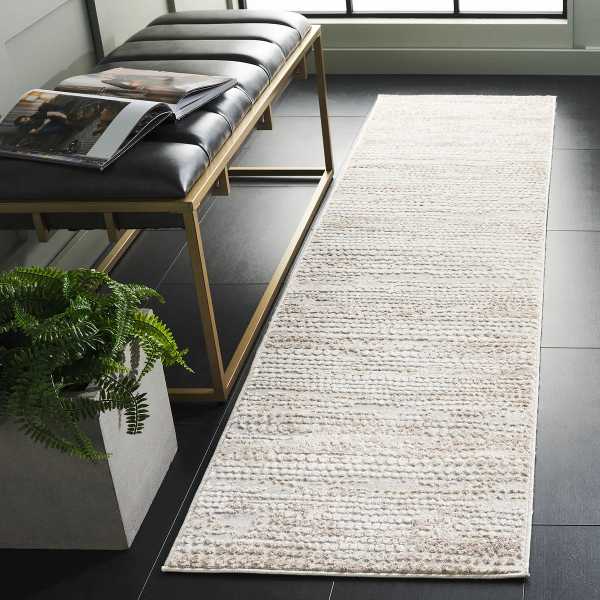 Safavieh Hanna 2'-0" x 8'-0" Rug in Grey Ivory / Beige