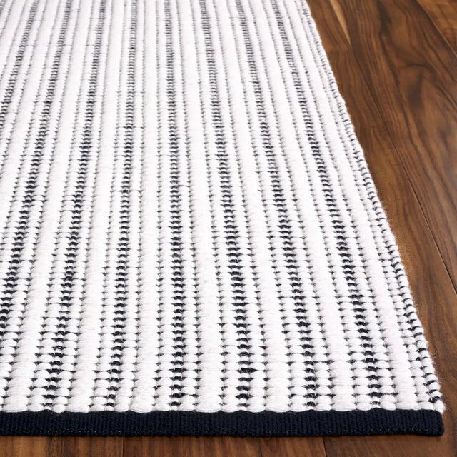 Safavieh Vermont 4'-0" x 6'-0" Rug in Navy / Ivory