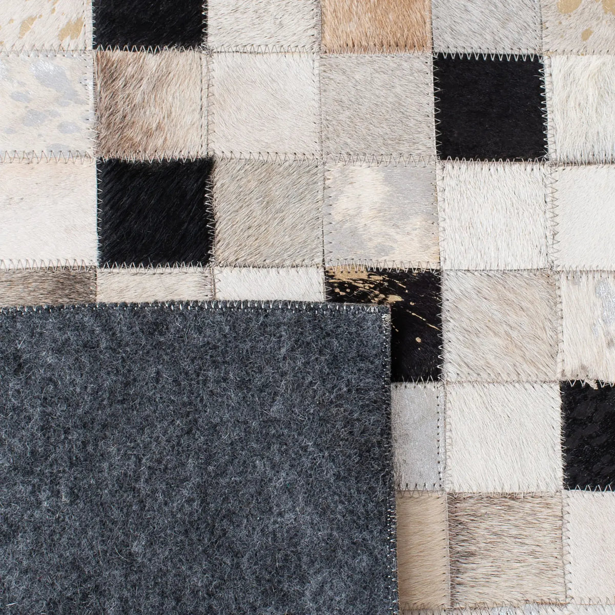 Safavieh Studio Leather 4'-0" x 6'-0" Rug in Ivory / Black