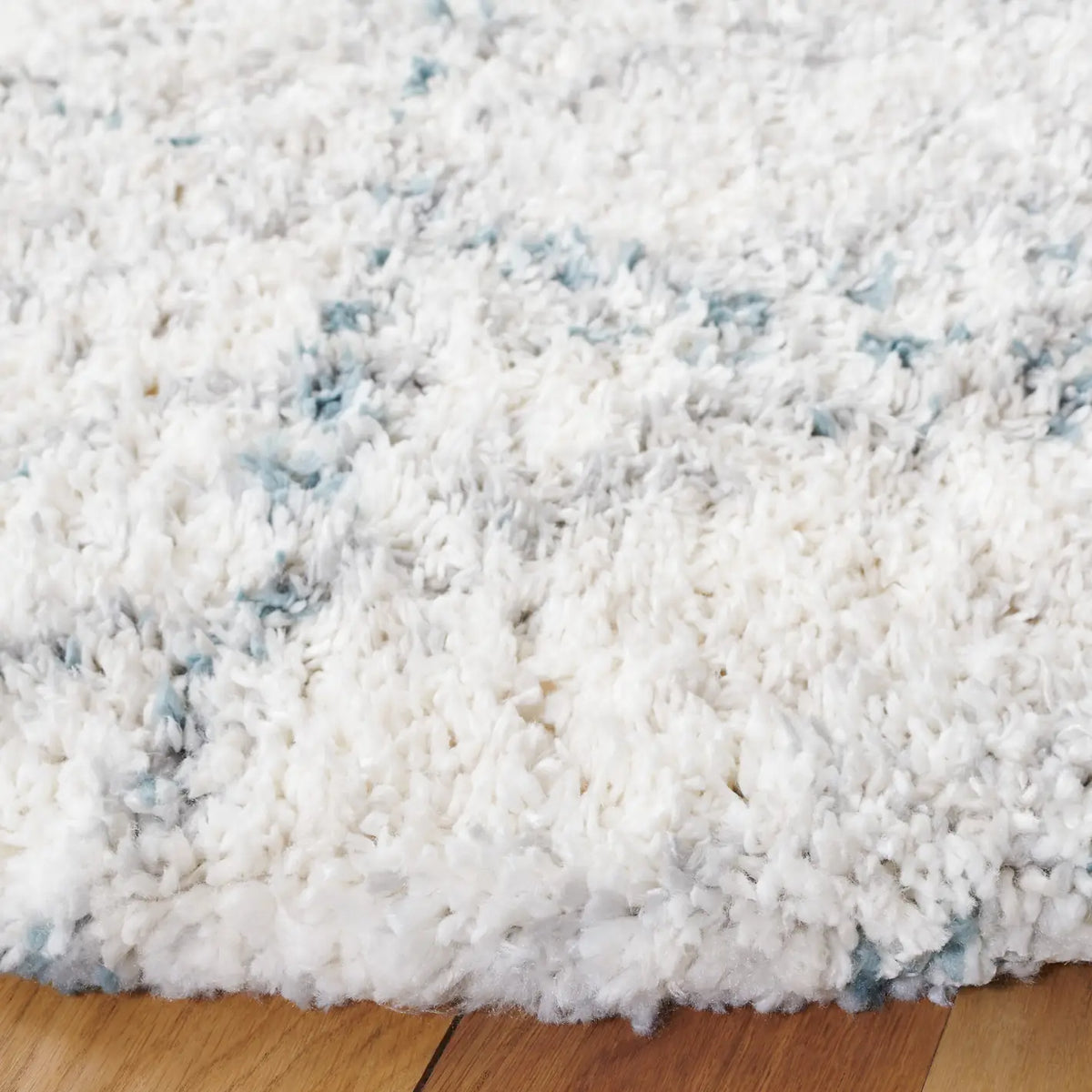 Safavieh Fontana Shag  800 5'-3" x 5'-3" Rug in Turquoise / Ivory