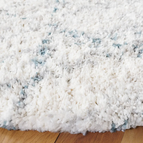 Safavieh Fontana Shag  800 5'-3" x 5'-3" Rug in Turquoise / Ivory