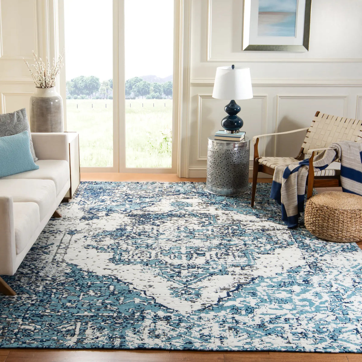 Safavieh Classic Vintage 6'-0" x 9'-0" Rug in Blue / Ivory