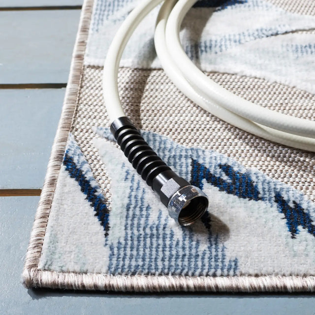 Safavieh Cabana 4'-0" x 6'-0" Rug in Beige / Navy