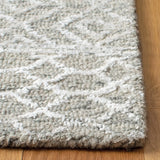 Safavieh Glamour 4'-0" x 6'-0" Rug in Green / Ivory