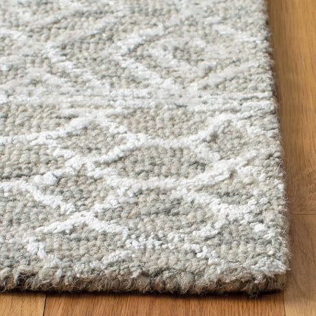 Safavieh Glamour 4'-0" x 6'-0" Rug in Green / Ivory