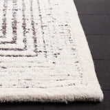 Safavieh Metro 4'-0" x 6'-0" Rug in Grey / Ivory