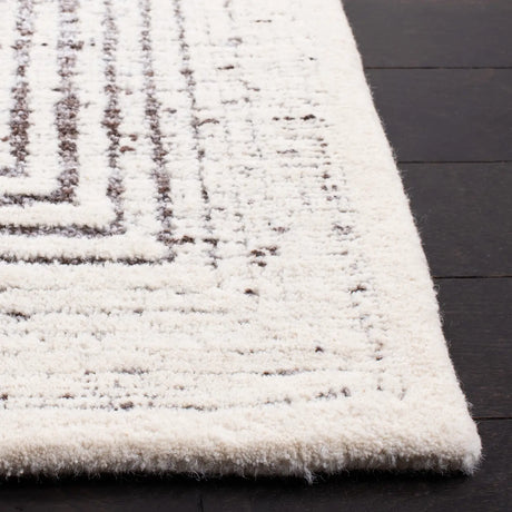 Safavieh Metro 4'-0" x 6'-0" Rug in Grey / Ivory