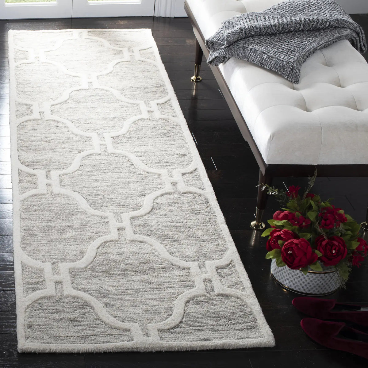 Safavieh Cambridge 2'-6" x 8'-0" Rug in Light Brown / Ivory
