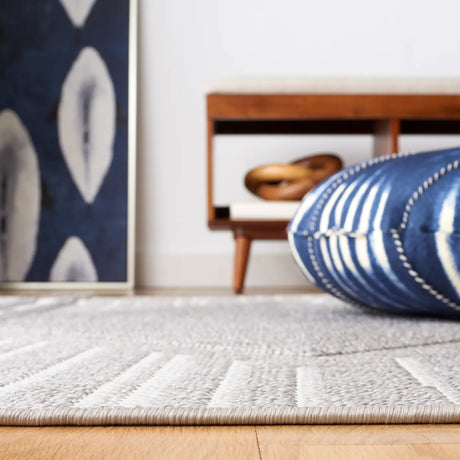 Safavieh Camden 4'-0" x 6'-0" Rug in Grey / Ivory