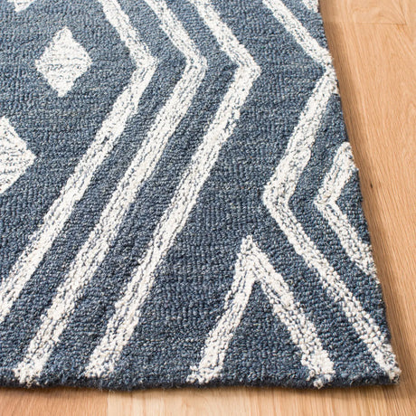 Safavieh Micro-Loop 5'-0" x 8'-0" Rug in Navy / Blue