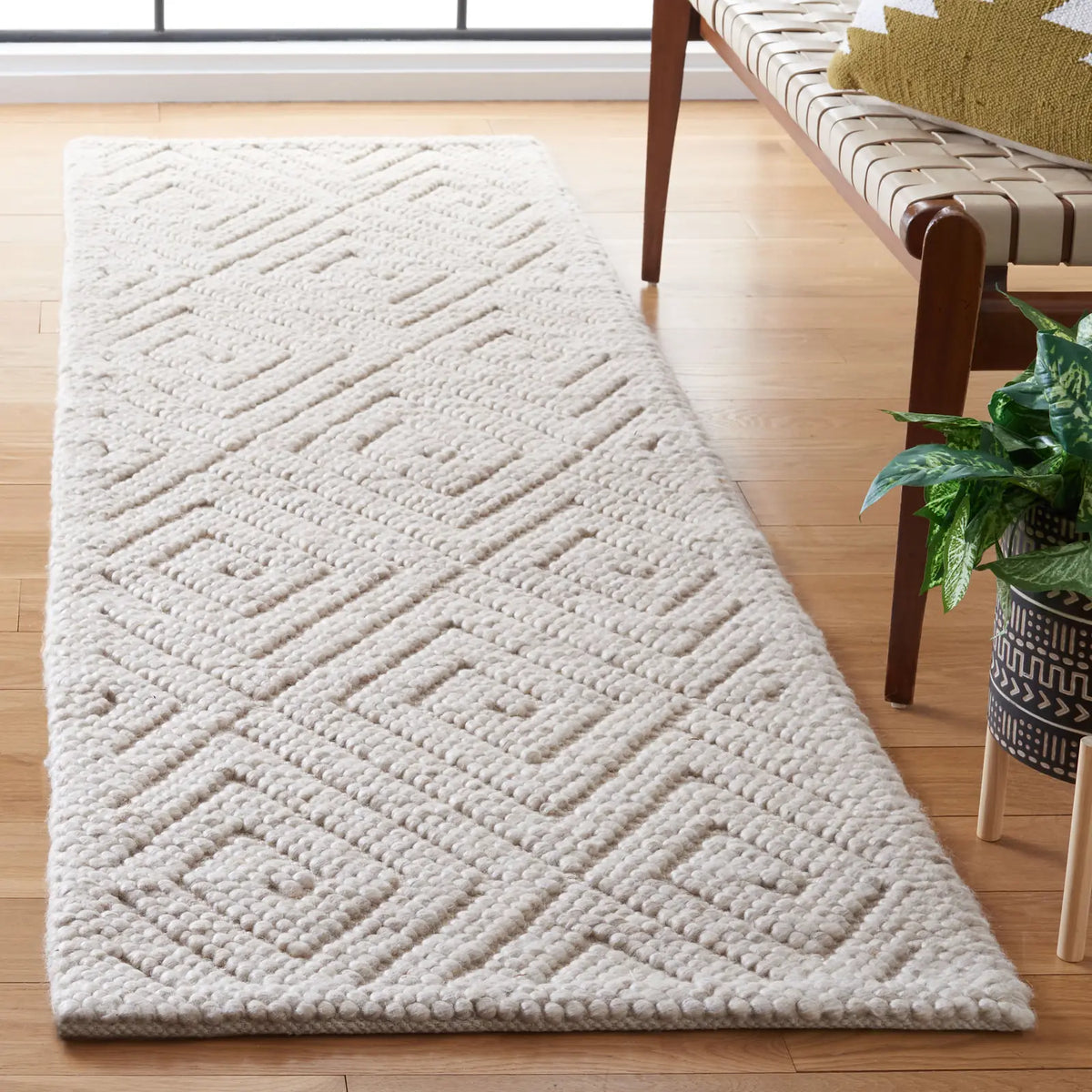 Safavieh Natura 2'-3" x 8'-0" Rug in Beige