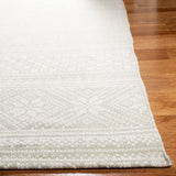 Safavieh Cedar Brook 5'-0" x 8'-0" Rug in Silver / Ivory