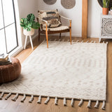 Safavieh Casablanca 4'-0" x 6'-0" Rug in Ivory / Beige