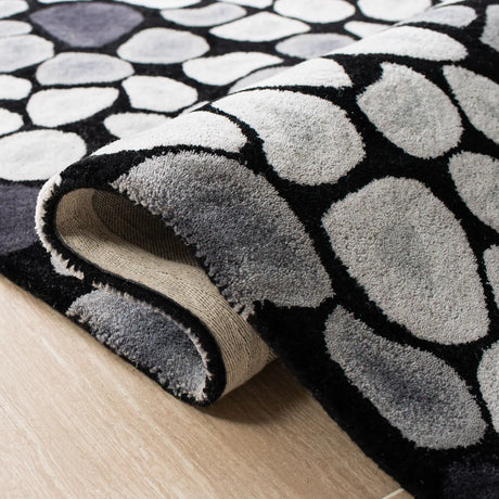 Safavieh Soho 6'-0" x 9'-0" Rug in Grey / Ivory