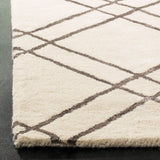 Safavieh Himalaya 4'-0" x 6'-0" Rug in Ivory / Dark Grey