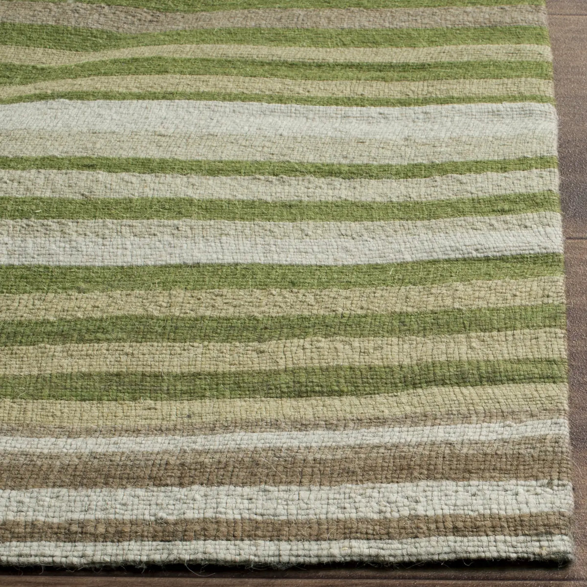 Safavieh Marbella 5'-0" x 8'-0" Rug in Green