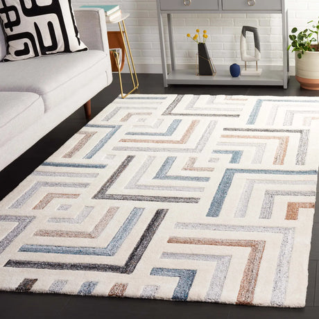 Safavieh Fifth Avenue 4'-0" x 6'-0" Rug in Ivory / Grey