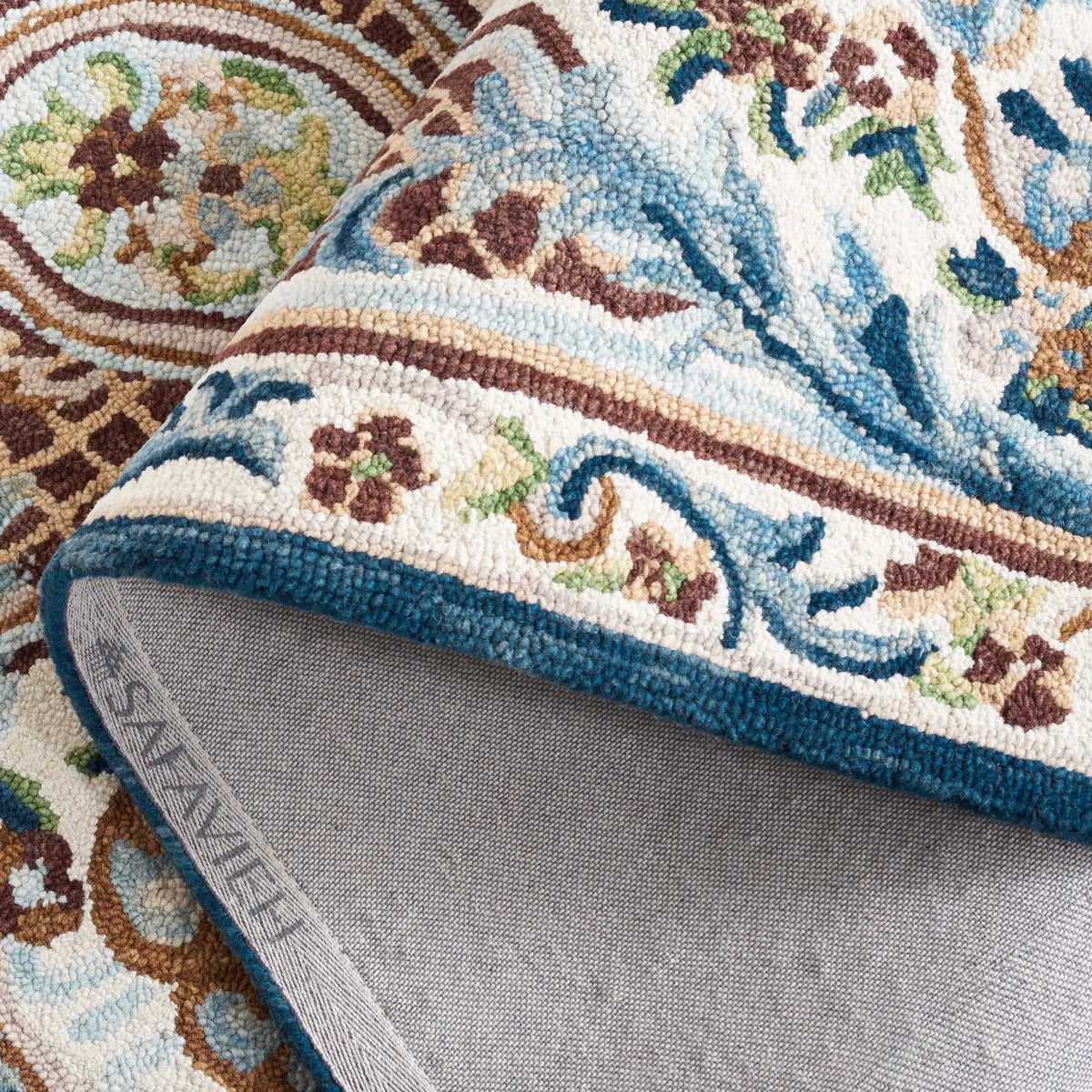 Safavieh Aubusson 4'-0" x 6'-0" Rug in Ivory / Blue