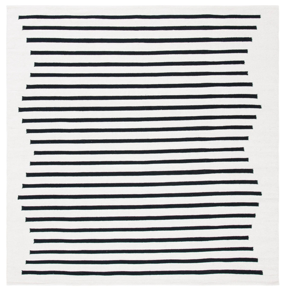 Safavieh Montauk 6'-0" x 6'-0" Rug in Ivory / Black