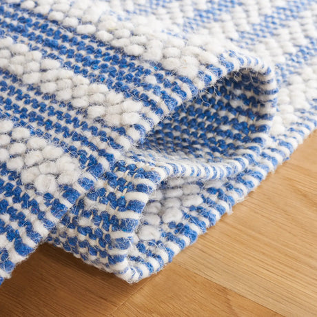 Safavieh Natura 4'-0" x 6'-0" Rug in Ivory / Blue