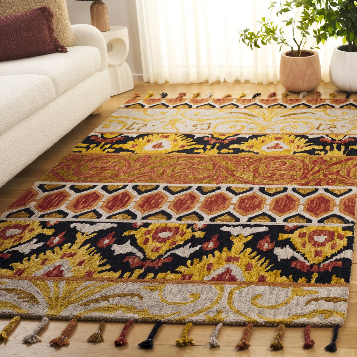 Safavieh Suzani 5'-0" x 8'-0" Rug in Rust / Gold
