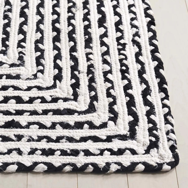 Safavieh Braided 4'-0" x 6'-0" Rug in Black / Ivory