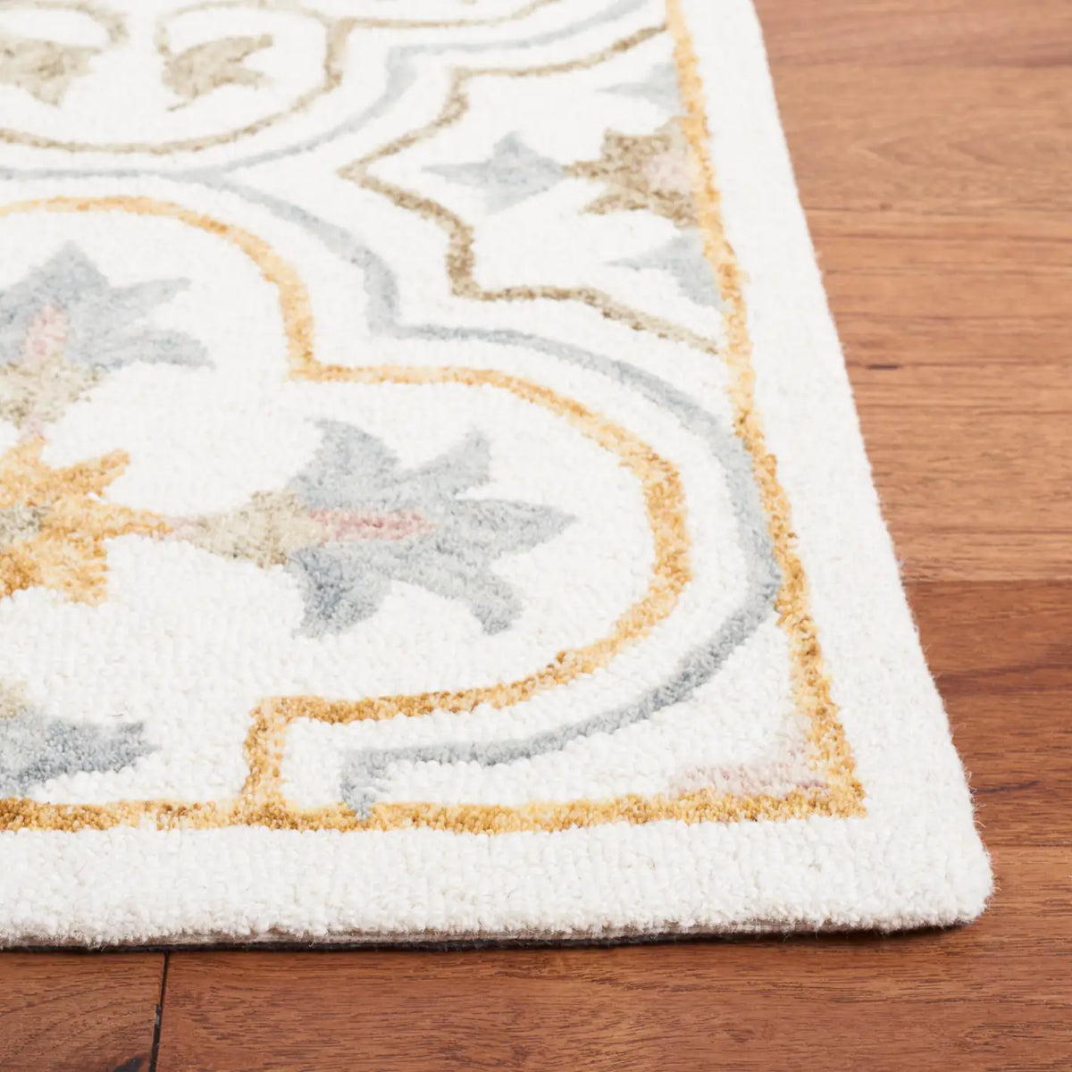 Safavieh Micro-Loop 4'-0" x 6'-0" Rug in Ivory / Grey