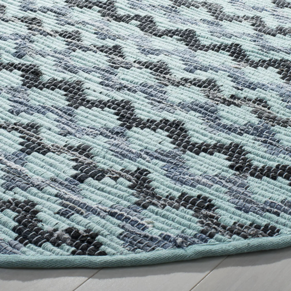 Safavieh Montauk 6'-0" x 6'-0" Rug in Turquoise / Blue/Black