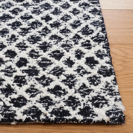 Safavieh Micro-Loop 4'-0" x 6'-0" Rug in Black / Ivory