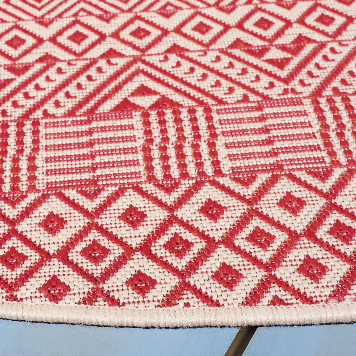 Safavieh Courtyard 6'-7" x 6'-7" Rug in Beige / Red