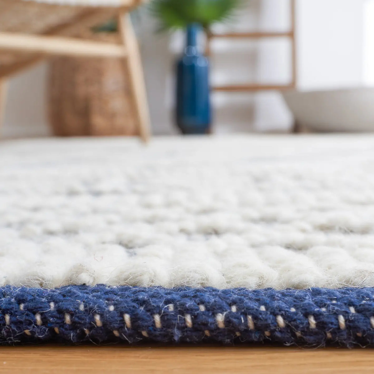 Safavieh Natura 4'-0" x 6'-0" Rug in Ivory / Navy