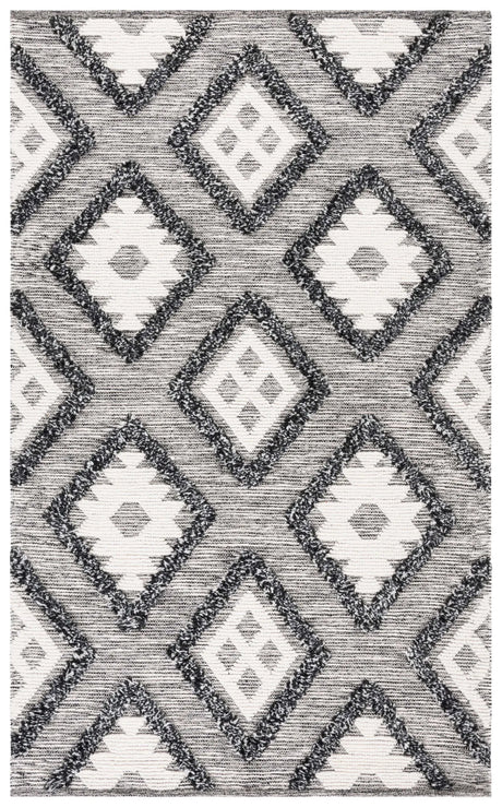 Safavieh Natura 4'-0" x 6'-0" Rug in Black / Ivory