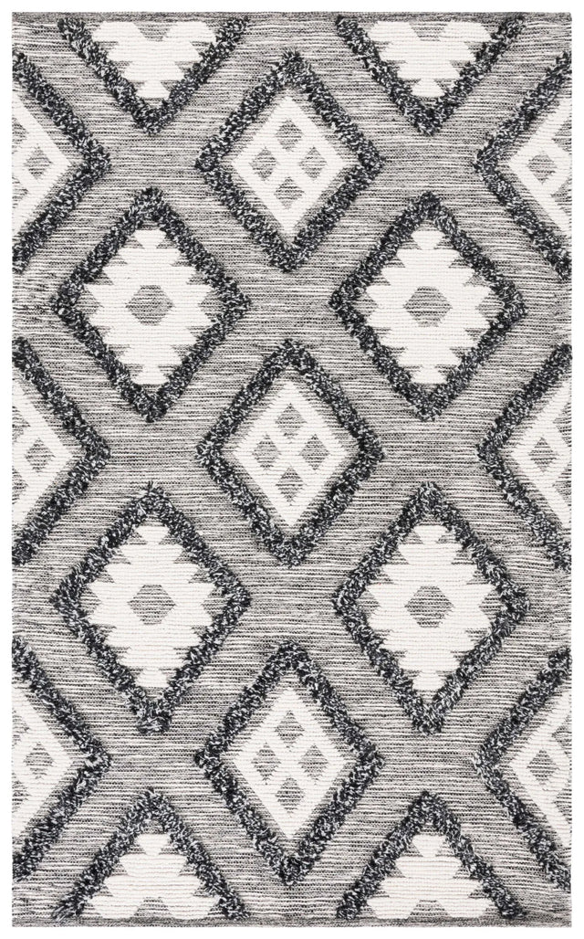 Safavieh Natura 4'-0" x 6'-0" Rug in Black / Ivory