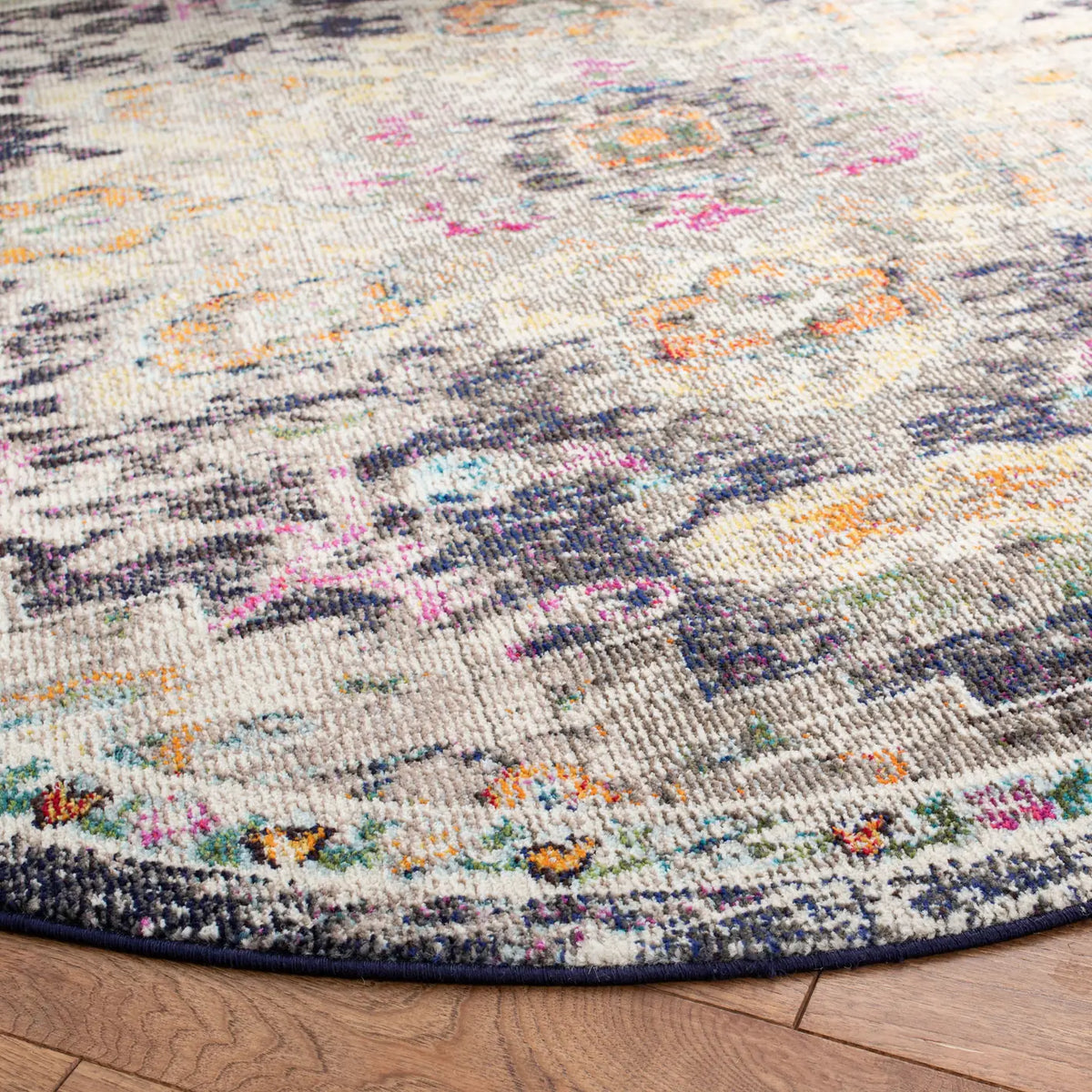 Safavieh Madison 5'-0" x 5'-0" Rug in Black / Gold