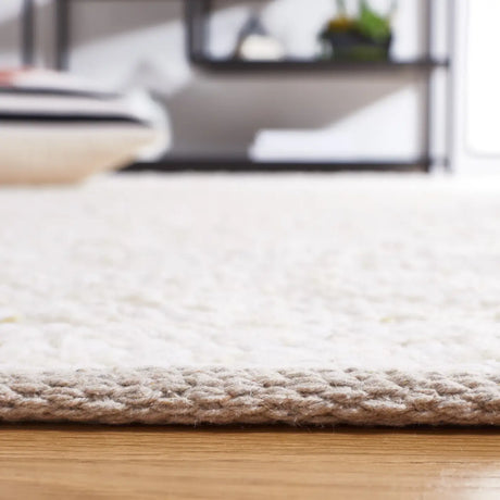 Safavieh Natura 4'-0" x 6'-0" Rug in Ivory / Beige