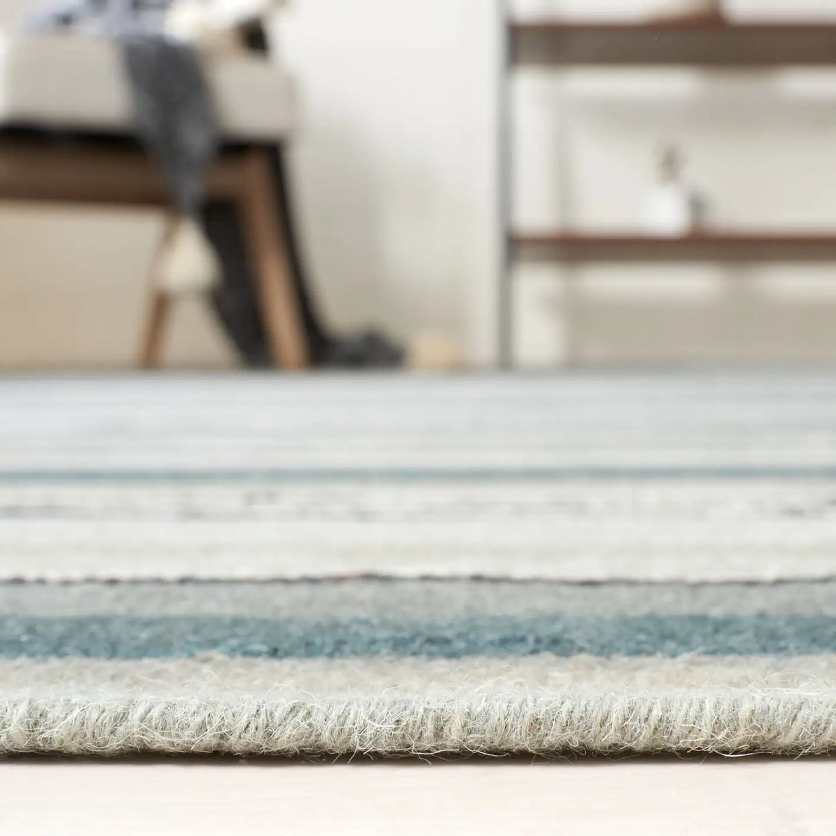 Safavieh Striped Kilim 4'-0" x 6'-0" Rug in Grey