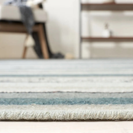 Safavieh Striped Kilim 4'-0" x 6'-0" Rug in Grey