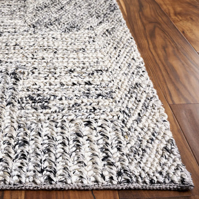 Safavieh Natural Fiber 4'-0" x 6'-0" Rug in Black / Ivory