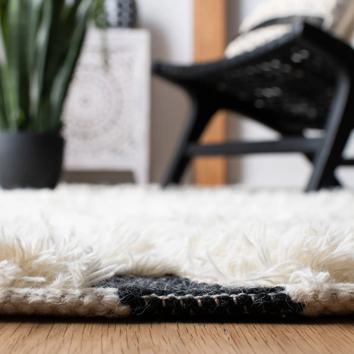 Safavieh Natura 4'-0" x 6'-0" Rug in Ivory / Black