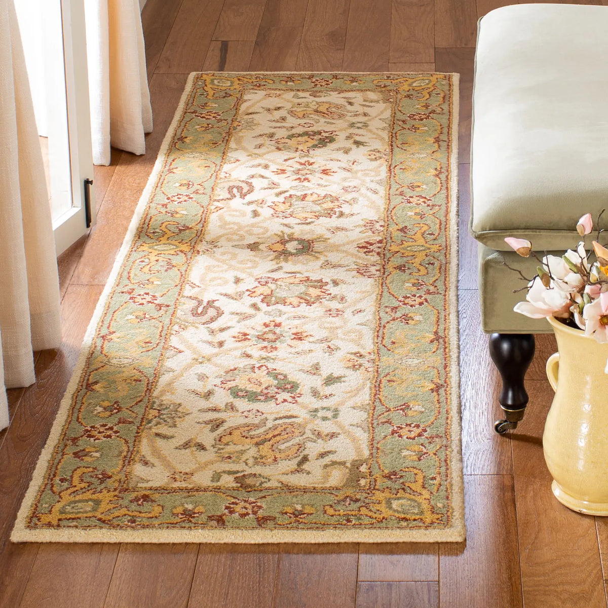 Safavieh Antiquity 2'-3" x 10'-0" Rug in Ivory