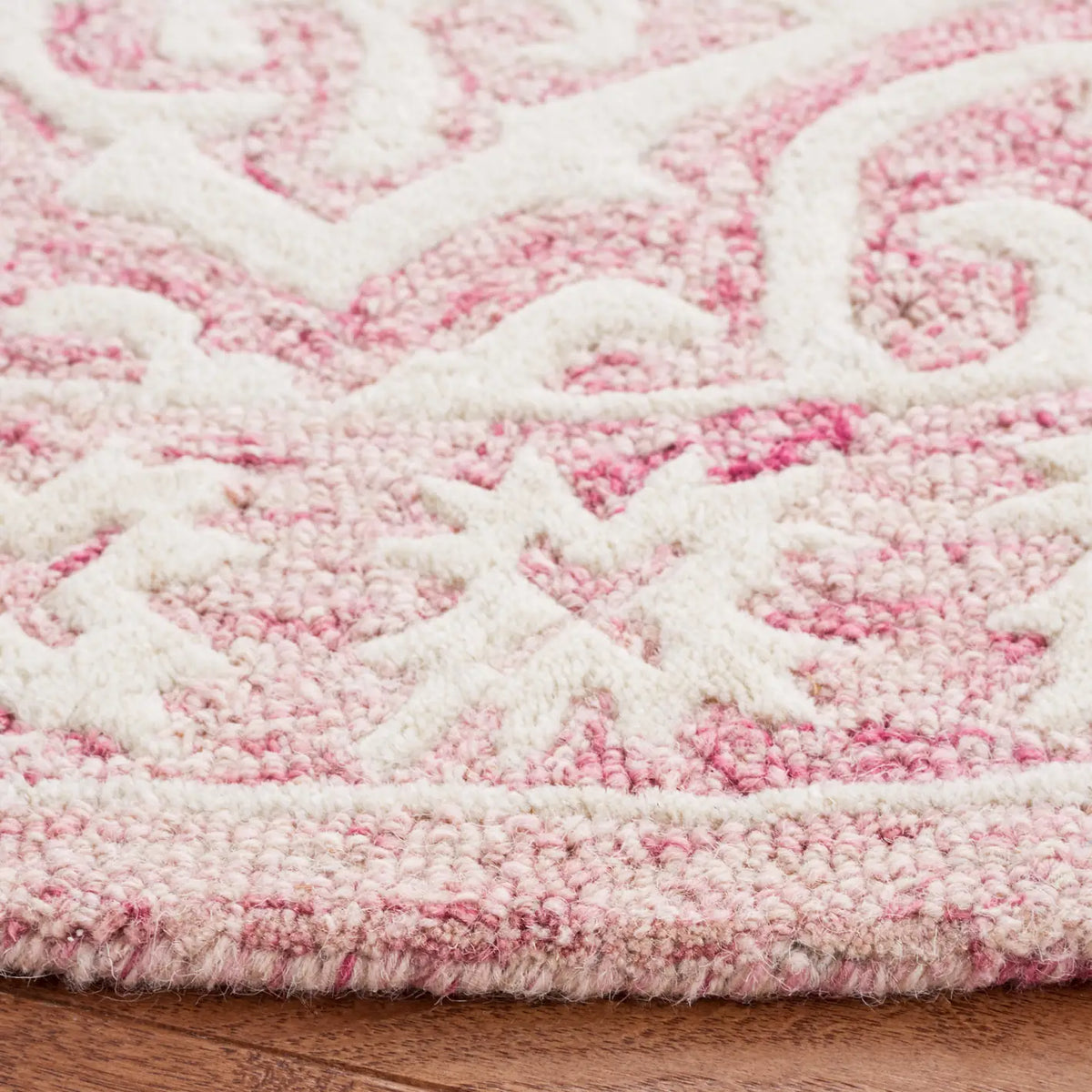 Safavieh Metro 6'-0" x 6'-0" Rug in Pink / Ivory
