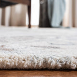 Safavieh Suzani 5'-0" x 8'-0" Rug in Ivory / Grey