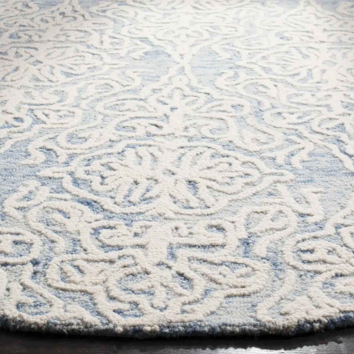 Safavieh Blossom 6'-0" x 6'-0" Rug in Blue / Ivory