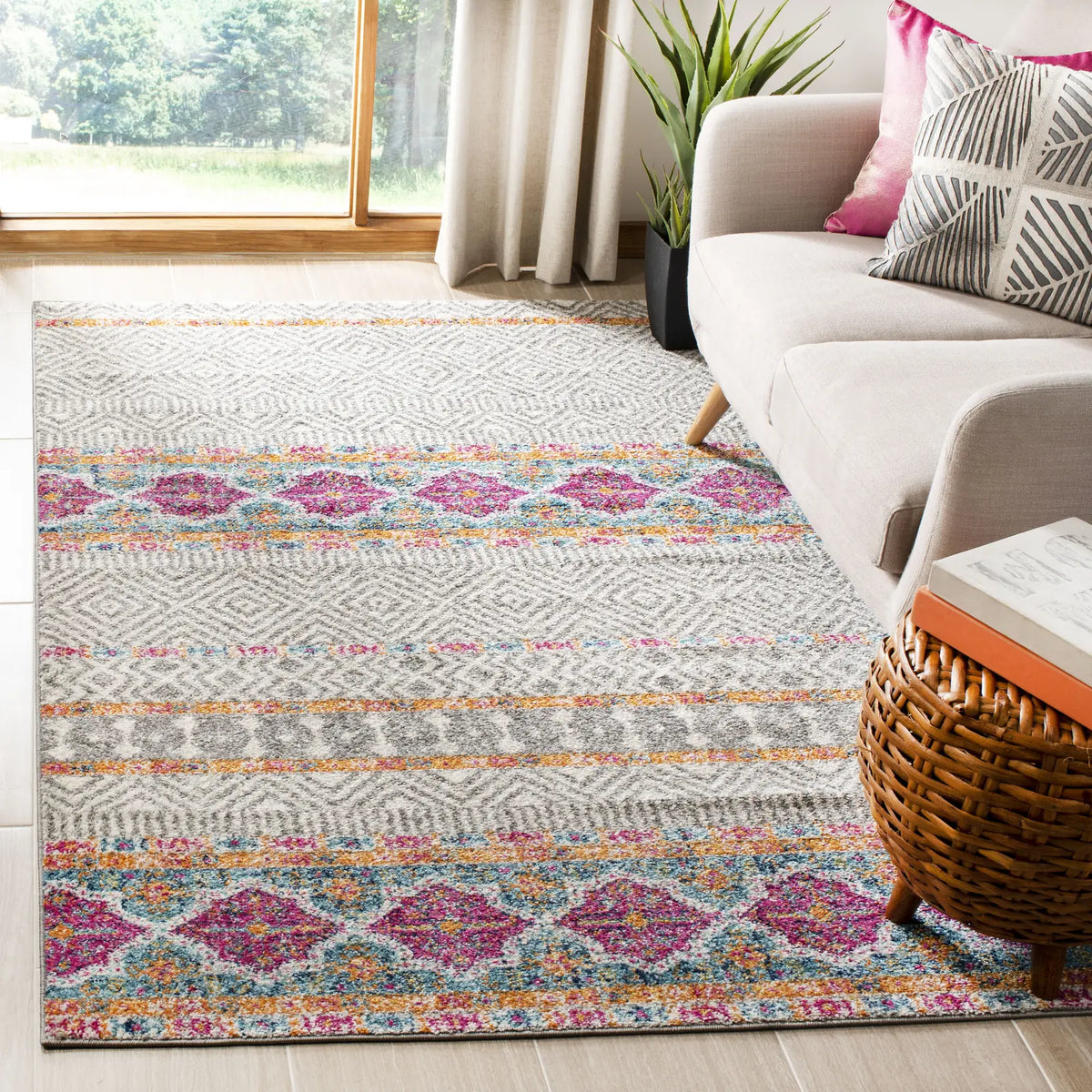 Safavieh Madison 4'-0" x 6'-0" Rug in Grey / Ivory