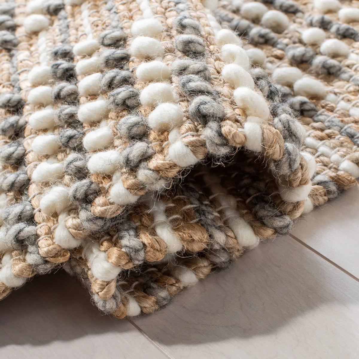 Safavieh Natura 4'-0" x 6'-0" Rug in Natural / Grey