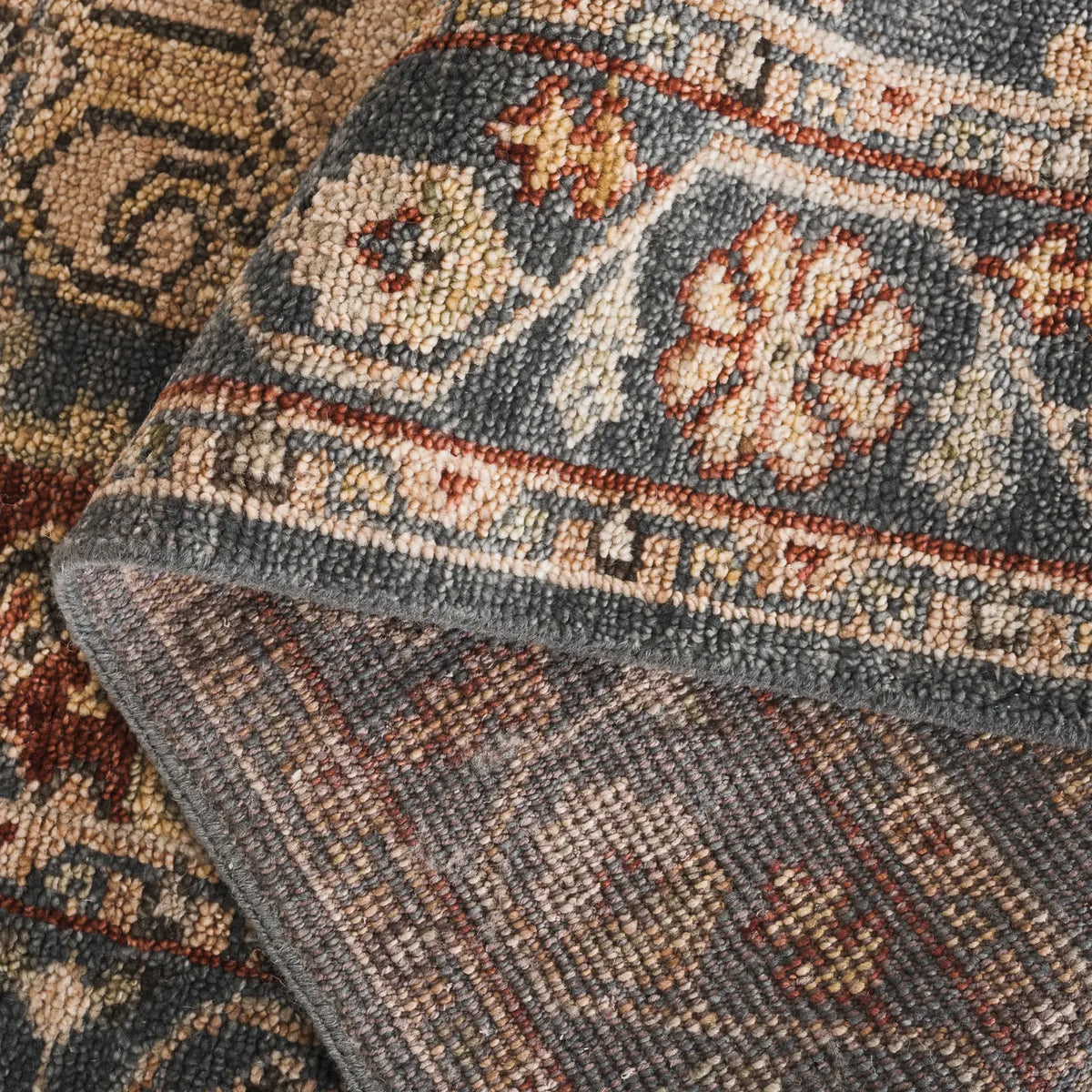 Safavieh Samarkand 6'-0" x 9'-0" Rug in Blue / Ivory